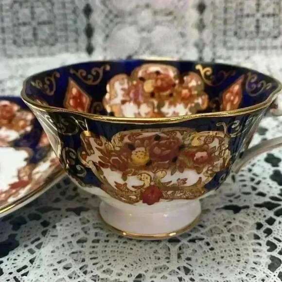Royal Albert Heirloom Footed Cup &
Saucer england - Picture 9 of 16
